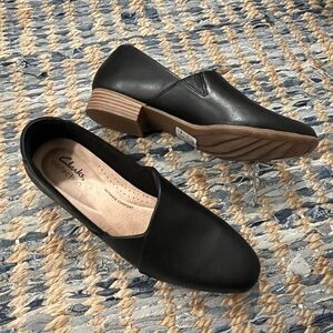 NWOB Clarks Women's Juliette Palm Black Loafers 8